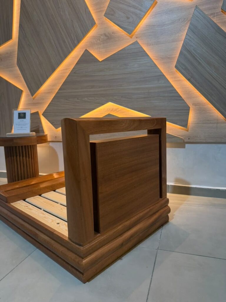 Salon marocain Acajou sur mesure en bois massif — Salon Premium