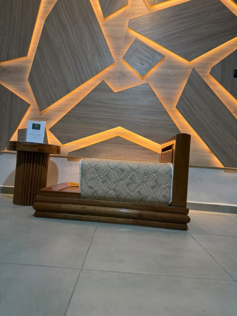 Salon marocain Acajou sur mesure en bois massif — Salon Premium