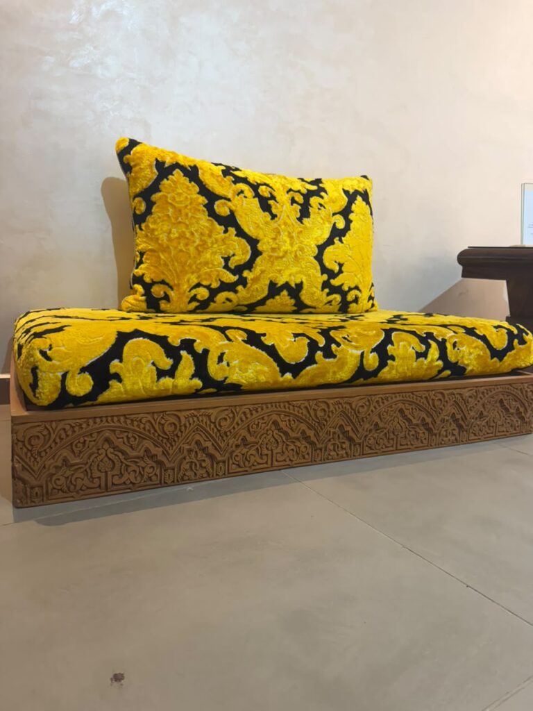 Salon marocain Cèdre sur mesure en bois massif — Salon Premium