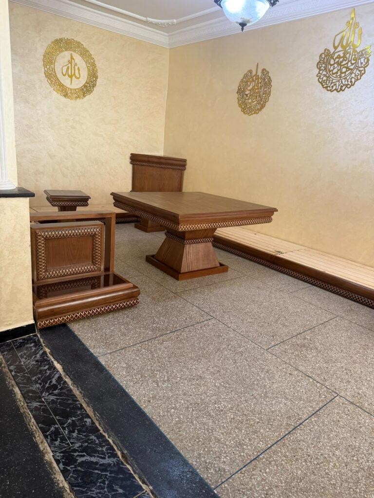 Salon marocain Drej ou Ktef sur mesure en bois massif — Salon Premium