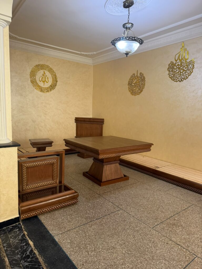 Salon marocain Drej ou Ktef sur mesure en bois massif — Salon Premium