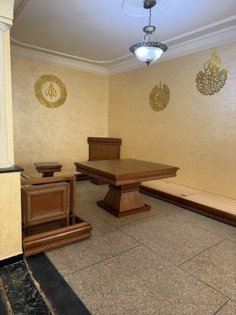 Salon marocain Drej ou Ktef sur mesure en bois massif — Salon Premium