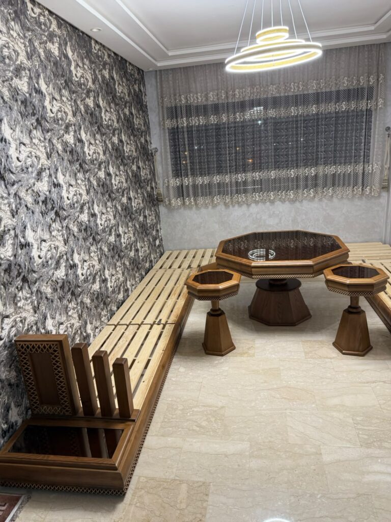 Salon marocain Drej ou Ktef sur mesure en bois massif — Salon Premium